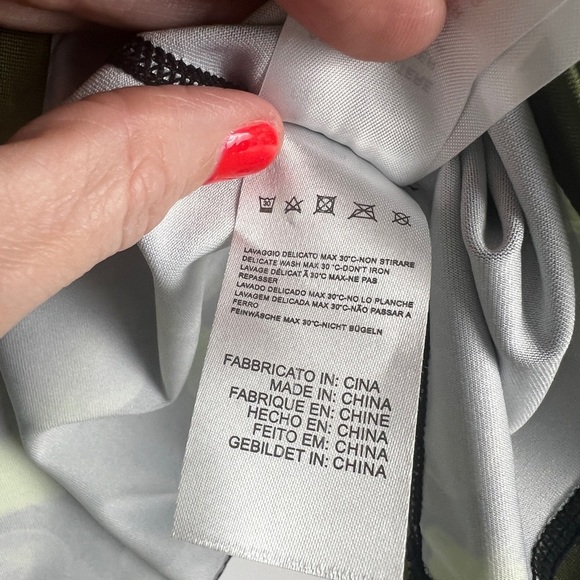 FREDDY D.I.W.O. Women's M Superfit Tank Top In Black & Yellow Athletic Gym Yoga - Picture 9 of 9